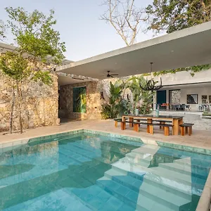 https://casa-xolo.allrivieramayahotels.com